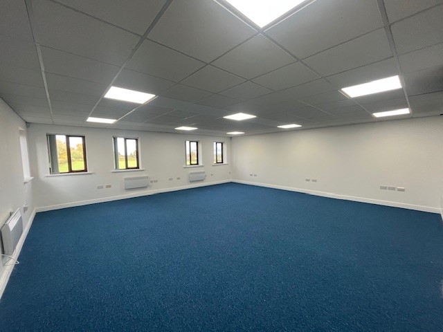 Office in Albrighton - photo 3